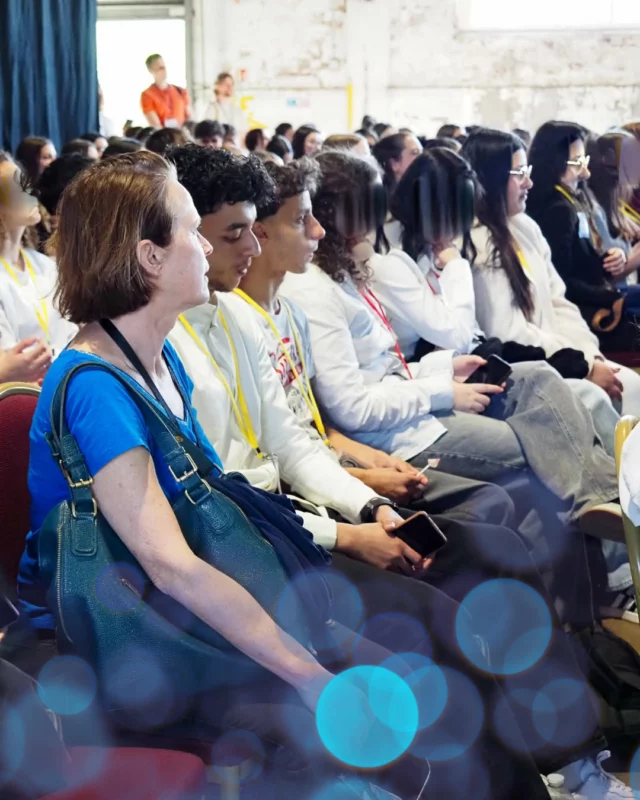 💡 Vous avez osé porter une idée en groupe ! Vous avez écouté, échangé, testé, douté parfois… mais surtout, vous avez avancé. Et c’est ça qui compte. 🙌 🚀 Participer à @enactusfrance_officiel, c’est bien plus qu’un concours : c’est apprendre à croire en soi, à construire ensemble et à agir pour un monde plus solidaire. Et aujourd’hui, vous pouvez être fiers de cette journée, passée à défendre votre projet ! Ce que vous avez imaginé a pris forme. 🔥 #Enactus #pharecitadelle #singa #FiersDeVous #Avenir #E2C